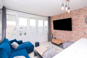 Designer's brand new Apt with amazing Seaview :)